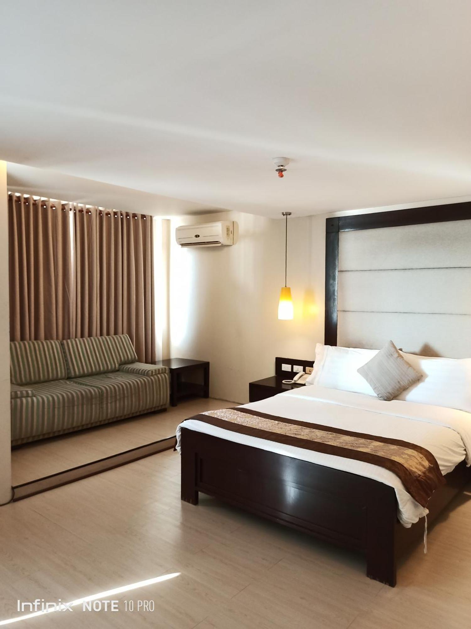 Coron Gateway Hotel & Suites Экстерьер фото