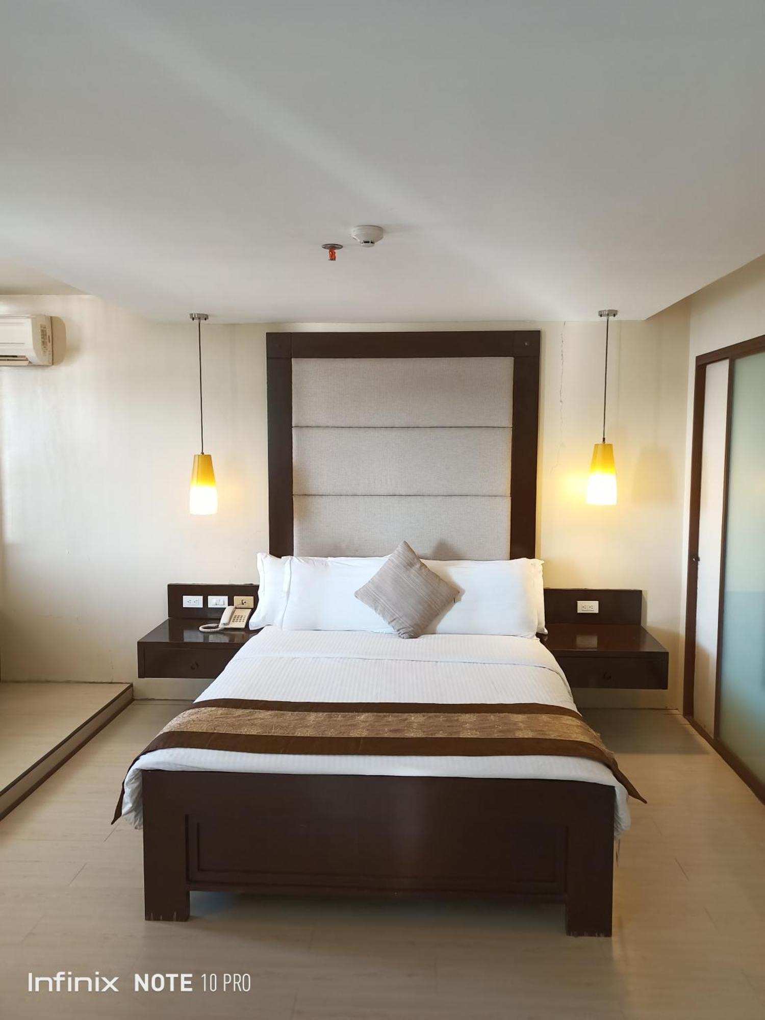 Coron Gateway Hotel & Suites Экстерьер фото