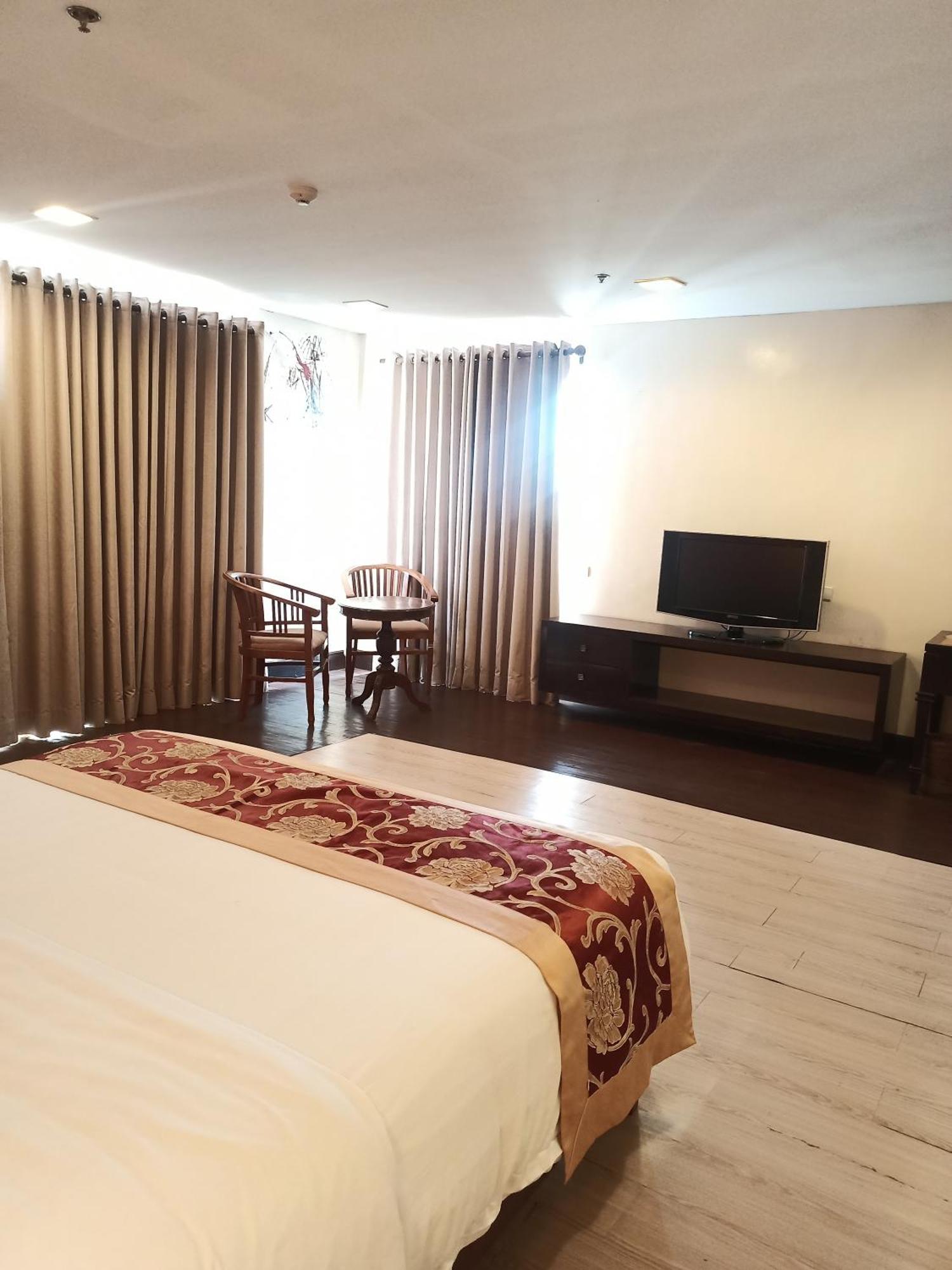 Coron Gateway Hotel & Suites Экстерьер фото