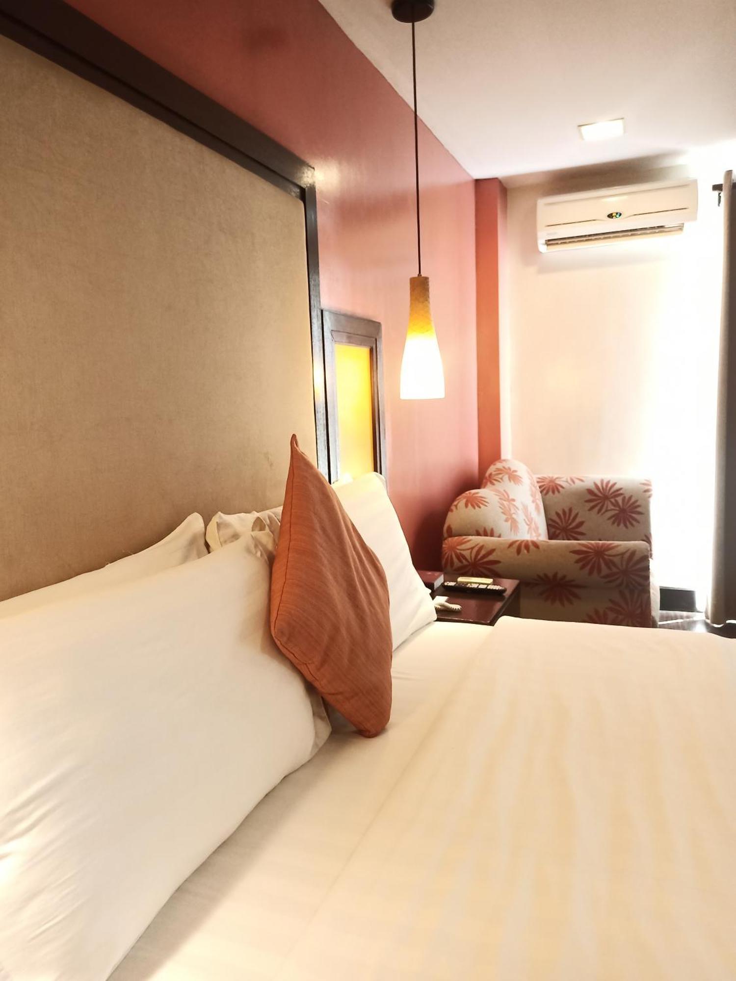 Coron Gateway Hotel & Suites Экстерьер фото
