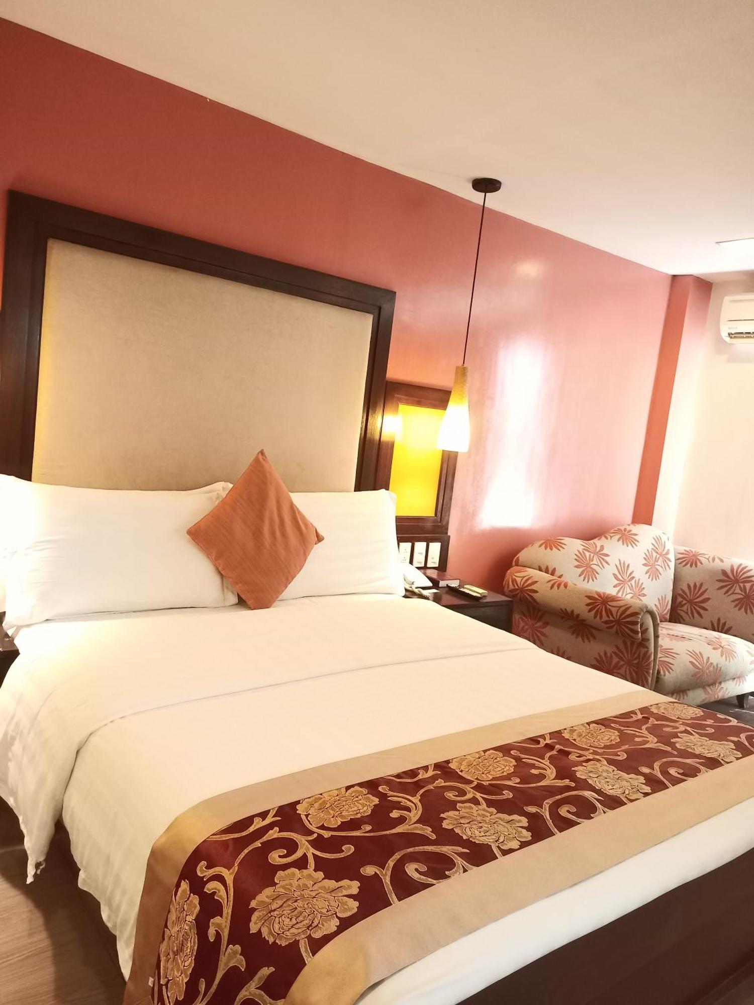 Coron Gateway Hotel & Suites Экстерьер фото